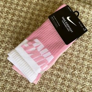 Nike Everyday Cushioned Crew With Dri-Fit technolo